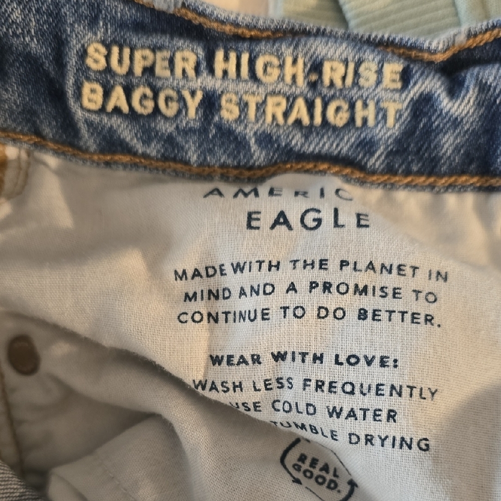 American Eagle High Rise Baggy Straight Distressed Blue Jeans. Size 8Long - Picture 13 of 13